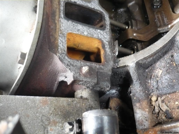 Broken bolt before drilling