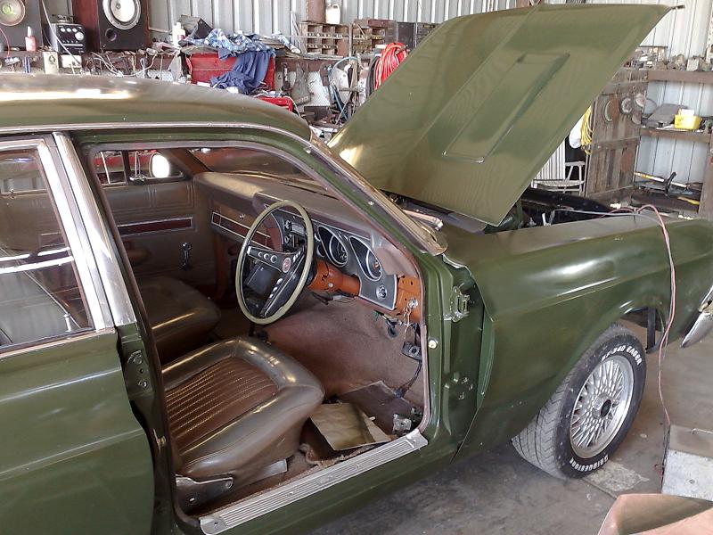 W new door hinge.JPG