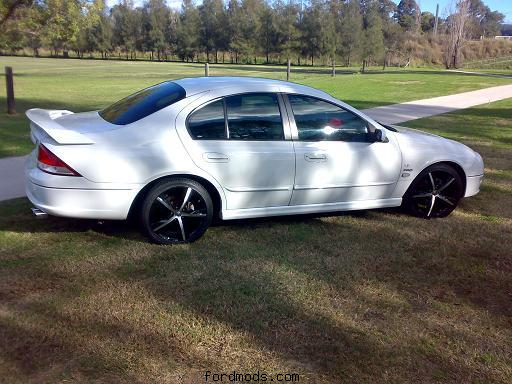 StrawbZ XR6 side