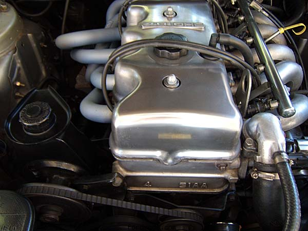 Half Polished Rocker cover and Manifold. Gettin there!