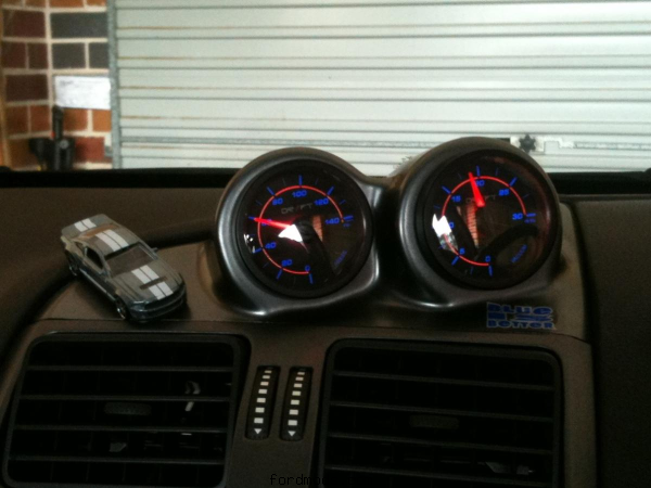 from left; vacuum and oil press gauge 