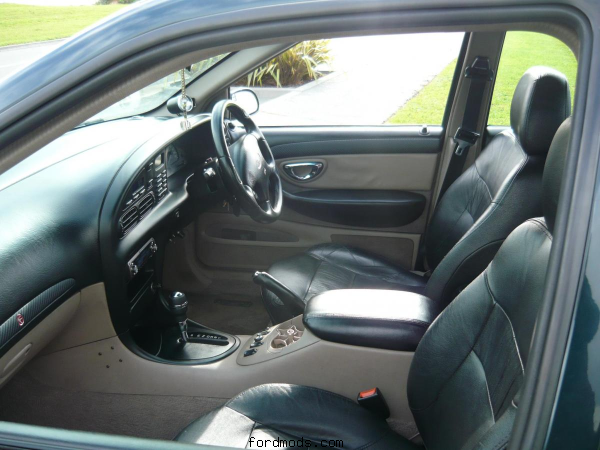 Interior 2012 - Black Leather/Cappa/Carbon fiber highlights 