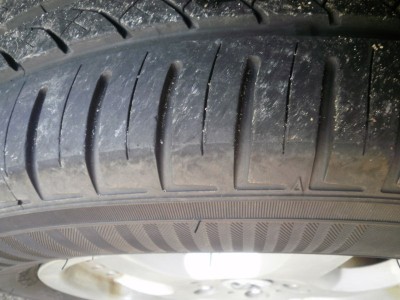 Driver Tyre scuff mark 2 [800x600].jpg